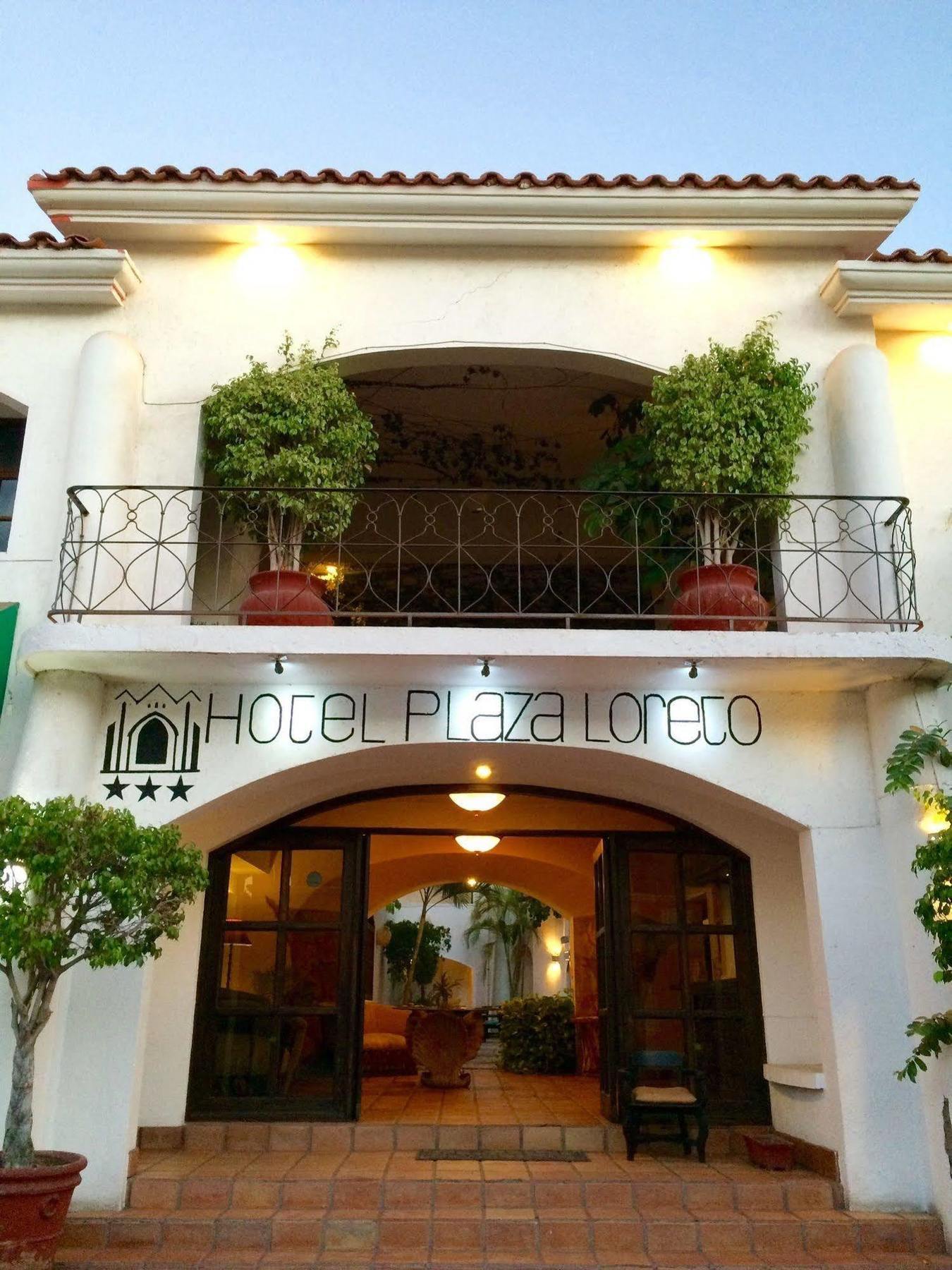 Hotel Plaza Loreto Centro Historico Exterior foto